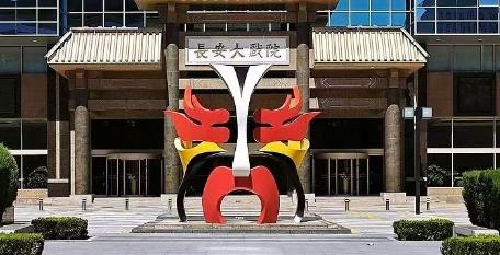 极氪副总裁晒车内吃火锅视频