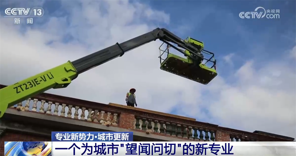 老头乐冲卡上高速逆行遇车祸