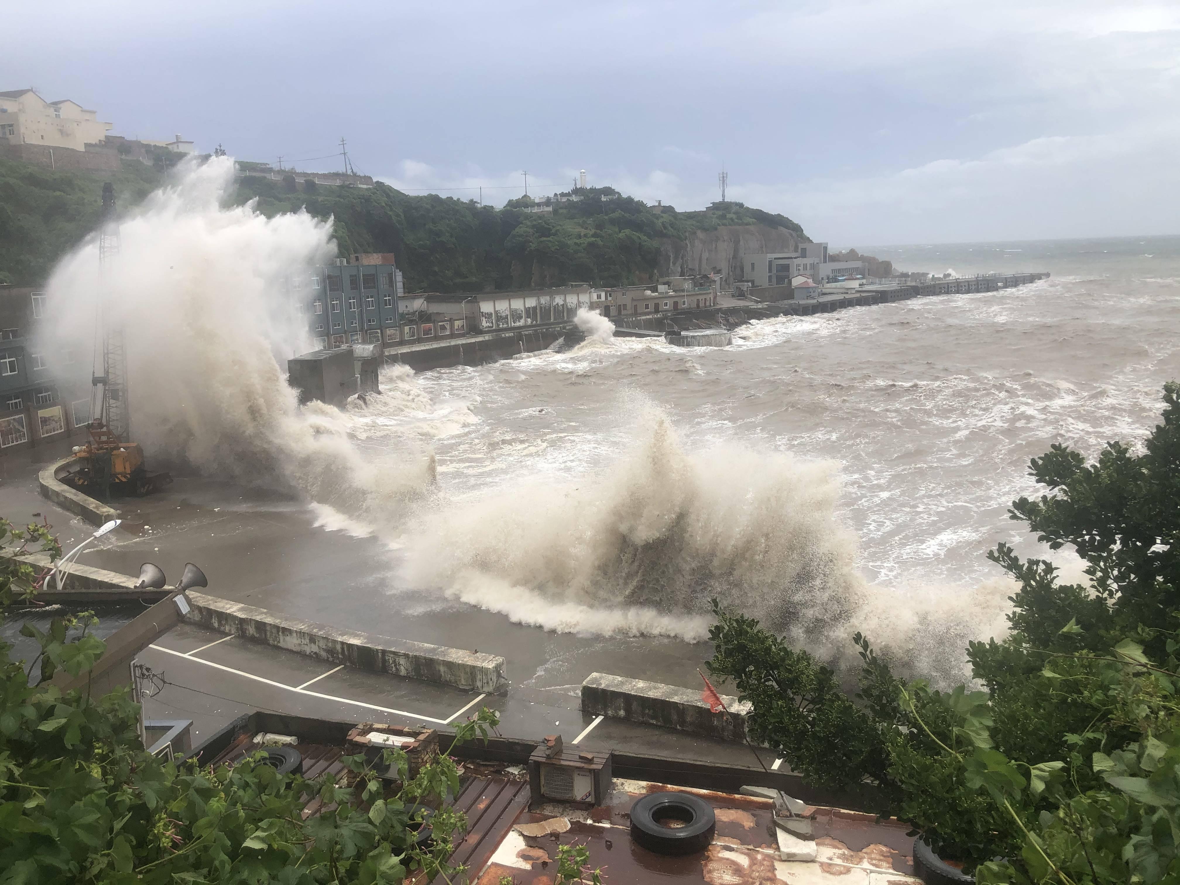 他一搂我就知道跑不了了