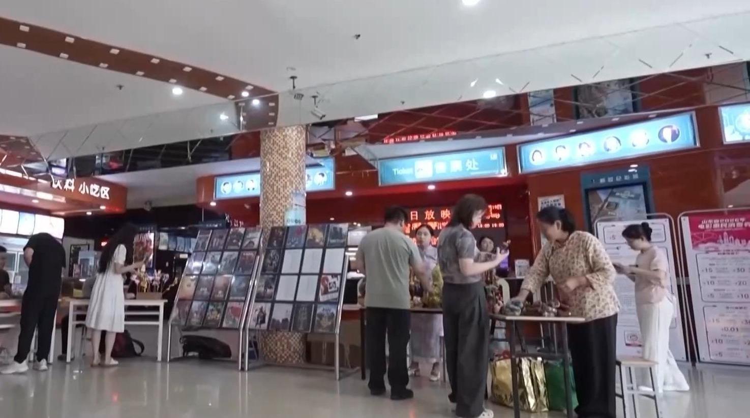 提出“建设有中国特色的社会主义”（伟大征程）
