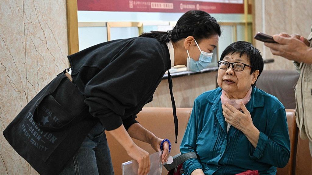 李强出席2026年夏季达沃斯论坛工商界代表座谈会